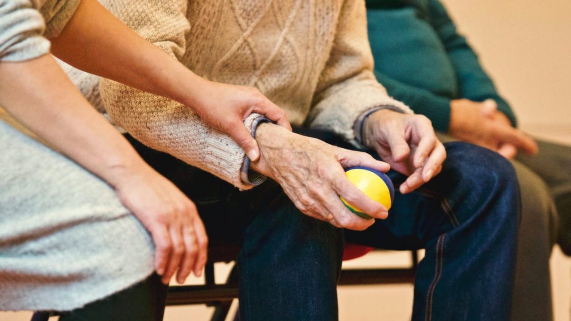 Opieka nad osobami starszymi – czy to praca dla Ciebie?