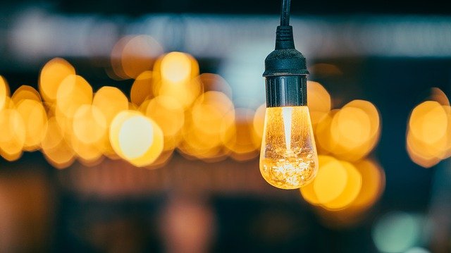 Oświetlenie inteligentne w firmie – w jakich pomieszczeniach znajdzie swoje zastosowanie?
