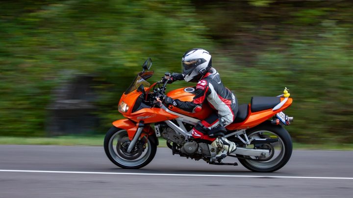 Wolność na dwóch kółkach: Przewodnik po wynajmie motocykli