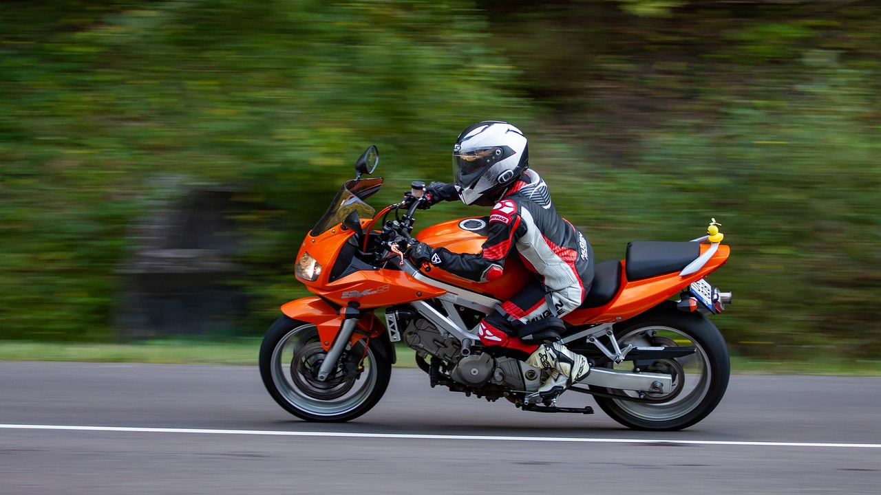 Wolność na dwóch kółkach: Przewodnik po wynajmie motocykli